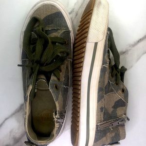 True craft Camo High top shoes